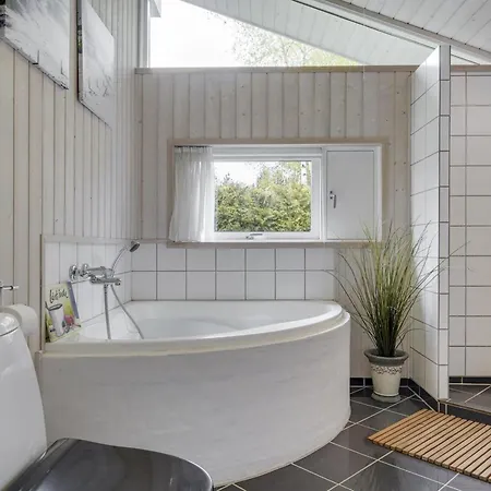 Frithlef - 900m From The Sea By Interhome Hébergement de vacances Bøtø By